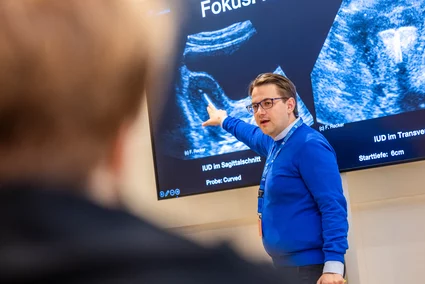 Priv. -Doz. Dr. med. Florian Recker, MME